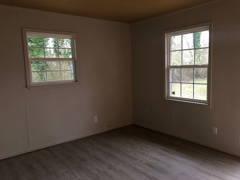 411 & 413 Nixon Ave SW — Photo 3