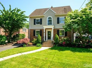38 Clarendon Ct, Metuchen, NJ