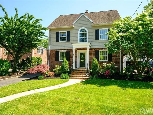 38 Clarendon Ct, Metuchen, NJ 08840