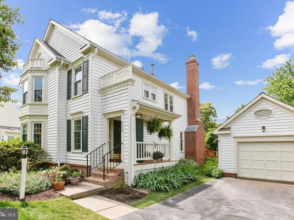 6584 Forsythia St, Springfield, VA 22150