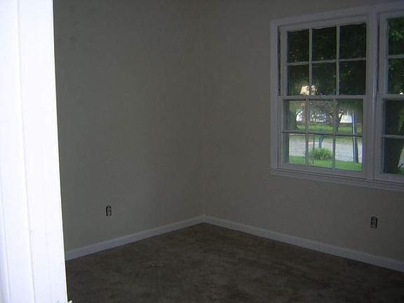 bedroom.. all bedrooms have carpet