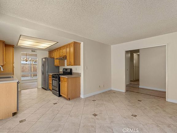 5th image of 2883 Overland Ct