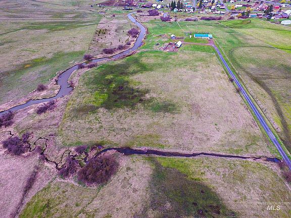 5th image of 272 Cemetery Rd