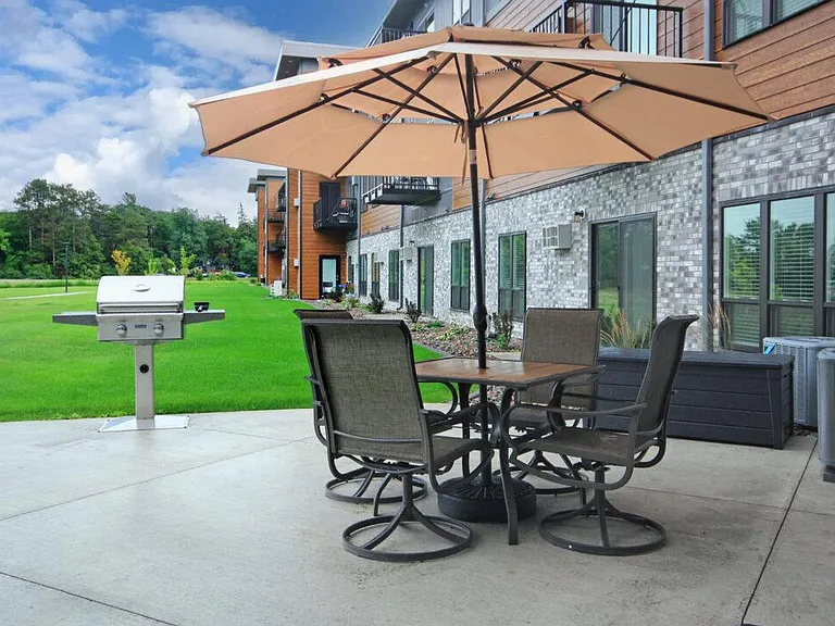 Courtyard — Photo 10