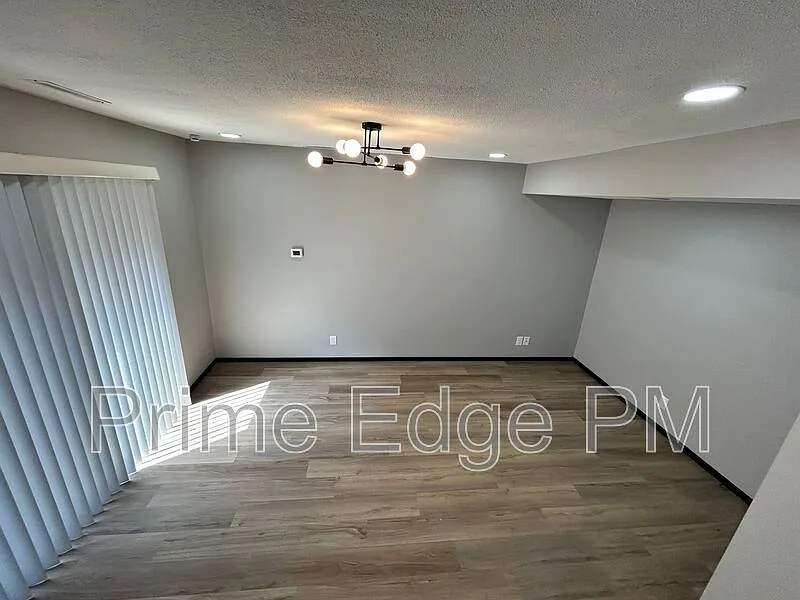 2 bed, 1.0 bath, 900 sqft, $1,300 — Photo 4