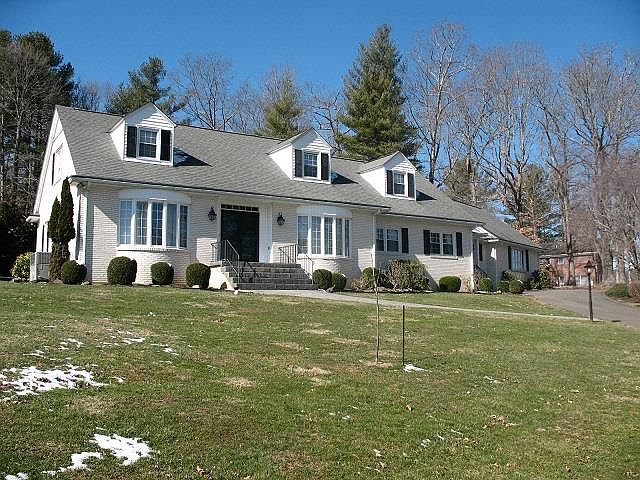 1st image of 204 Burwell St