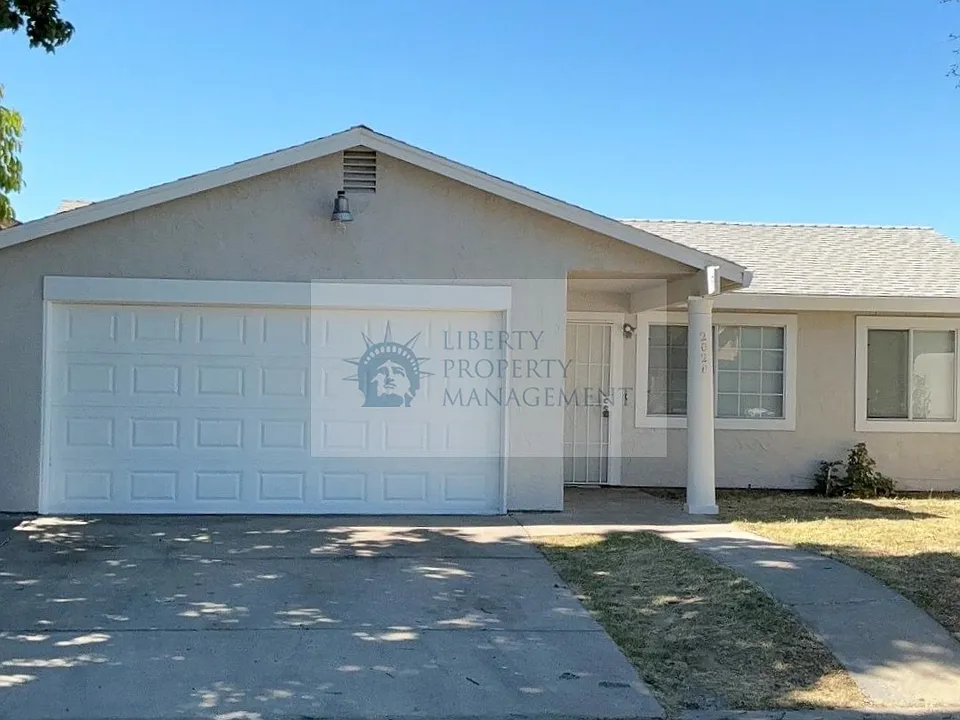 2020 Peggy Ln