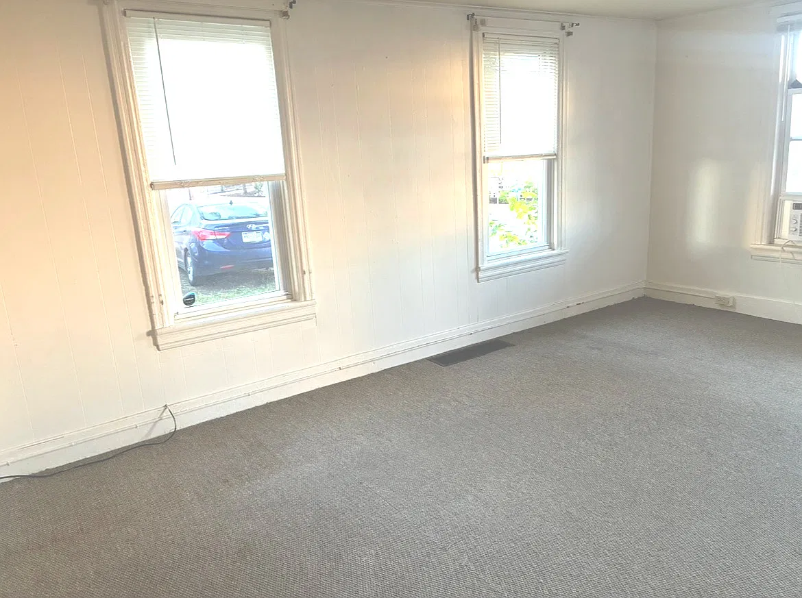 3 bed, 1.5 bath, 1926 sqft, $1,200 — Photo 1