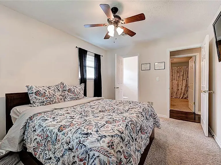 704 Crestmoor Dr — Photo 14