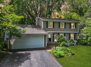 6425 Redbird Ln, Crystal Lake, IL 60012