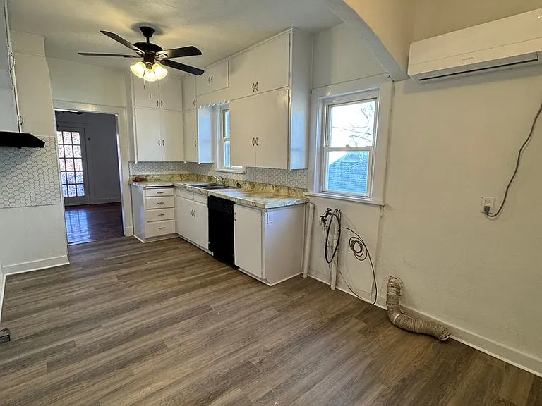 3205 S Tyler St — Photo 8