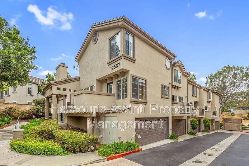 3 bed, 3.0 bath, 1584 sqft, $4,895 — Photo 3