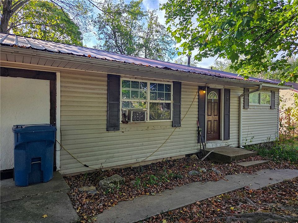 1st image of 907 4th St