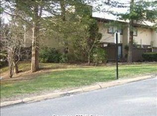 32 Clubhouse Dr, Woodbury, CT 06798