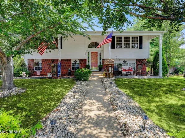 12 Arkansas Drive, Jackson, NJ 08527