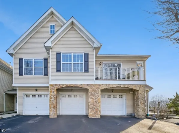 37 Mountainside Dr, Pompton Lakes Boro, NJ 07442