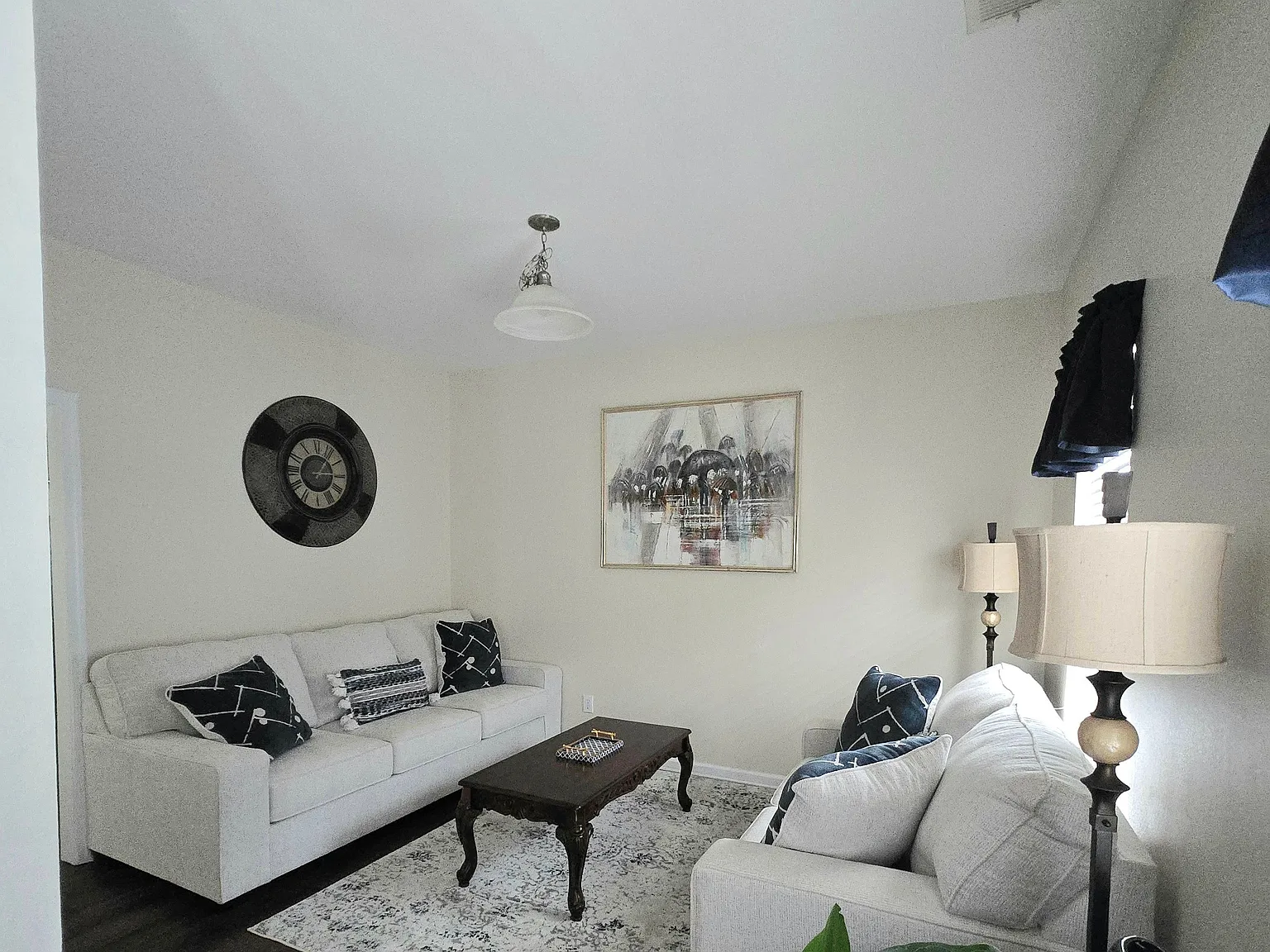 4 bed, 2.5 bath, 2466 sqft, $2,500 — Photo 3