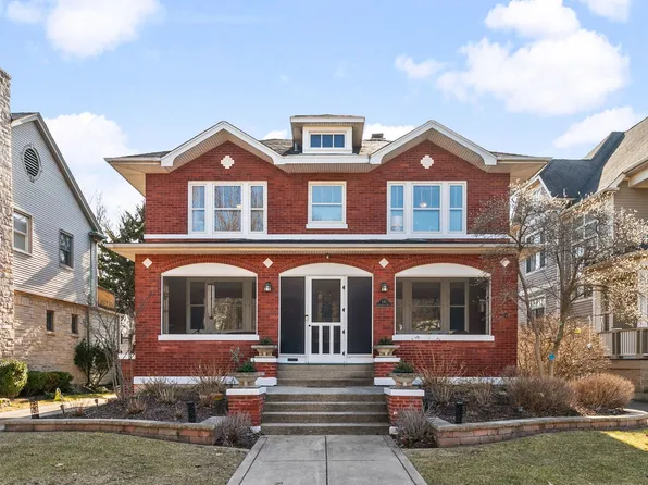 141 Scottswood Rd, Riverside, IL 60546