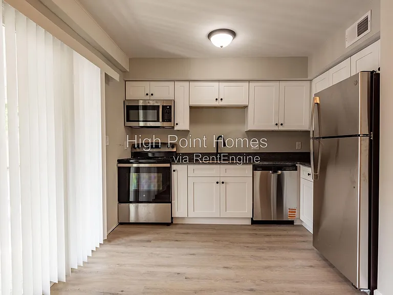 400 Gallery Ln #B-7 — Photo 13