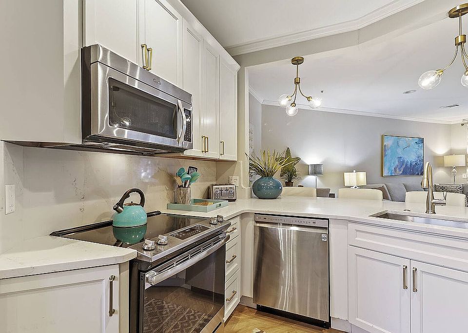 1st image of 19 Lemoyne Ave APT 32