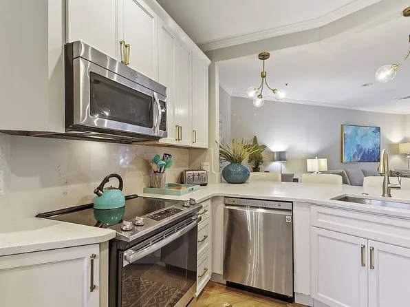19 Lemoyne Ave APT 32, Hilton Head Island, SC 29928