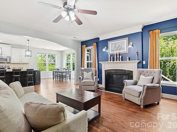 4th image of 522 Iron Horse Ln