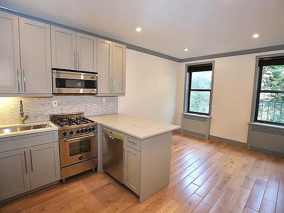 3rd image of 421 W 21st St APT 2C