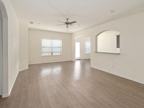 4th image of 117 Willowbend Loop