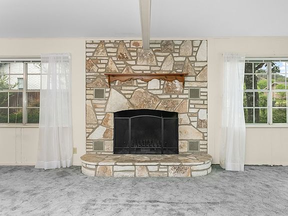 4th image of 1104 Avenue A