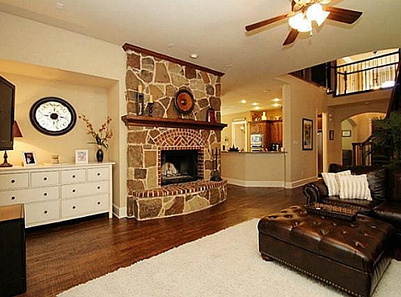 2nd image of 5767 Noble Oak Ln
