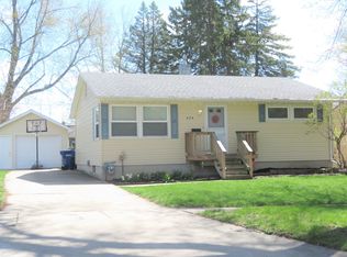 434 S 11th St, Dekalb, IL 60115