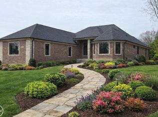 880 Hemlock Dr, Addison, MI 48370