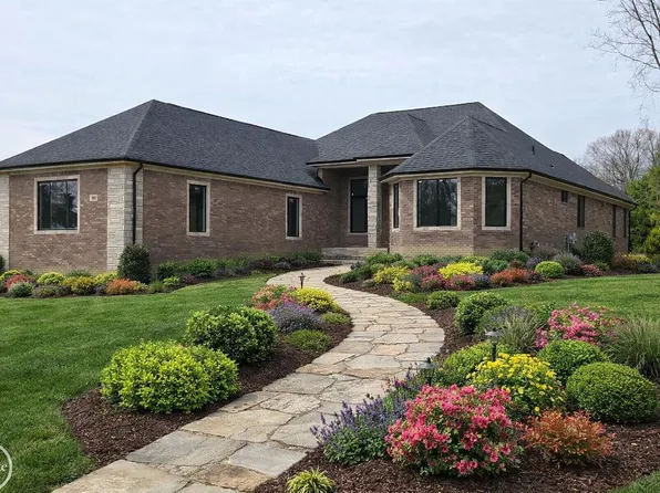 880 Hemlock Dr, Addison, MI 48370