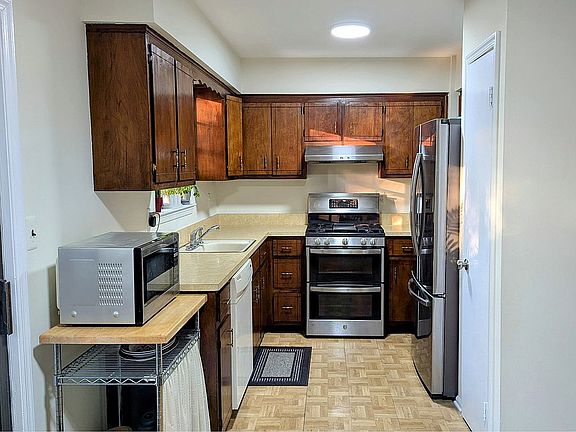Kitchen, view 1