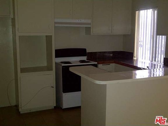 2nd image of 5252 Hermitage Ave APT 6