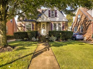 1934 Canfield Rd, Park Ridge, IL 60068