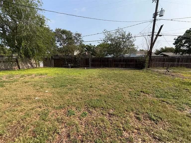 115 E Broadway St — Photo 18