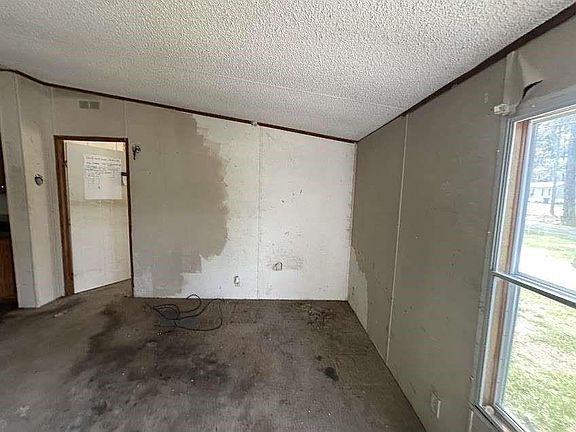 3rd image of 9443 1st St