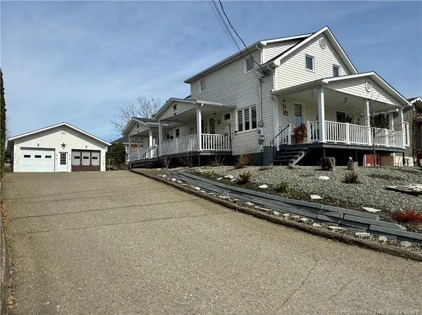 254 Basin St, Grand Falls, NB E3Z 2J3