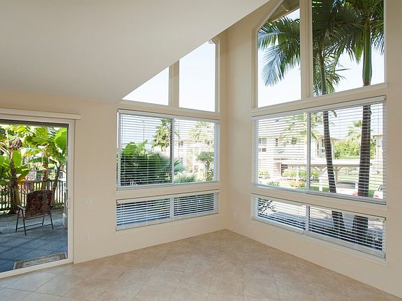 4th image of 75-5919 Alii Dr APT C4
