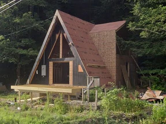 4th image of 4351 Vermont Route 11 W