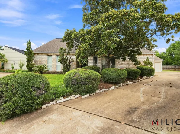 14102 Woodnook Dr, Houston, TX 77077