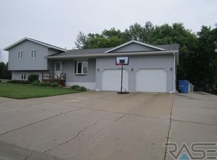 119 Ramm Hts, Madison, SD 57042