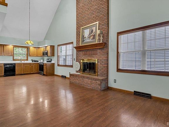 4th image of 1524 Lark Ln