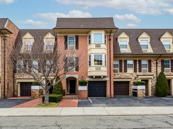 12-27 Diane Place #196M, Bayside, NY 11360