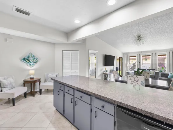 39 Bethesda Park Circle #L39, Boynton Beach, FL 33435