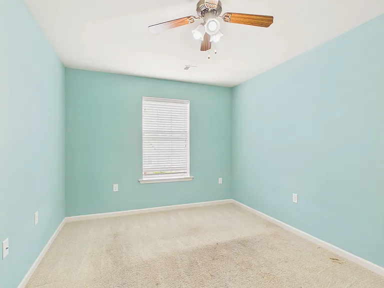 117 Mapleton Blvd — Photo 15