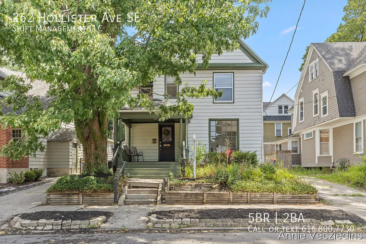 Darling 5 Bedroom With Tons Of Character! — Photo 1