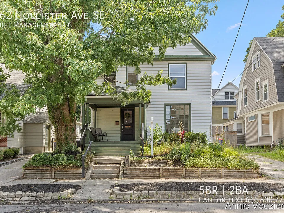 262 Hollister Ave SE
