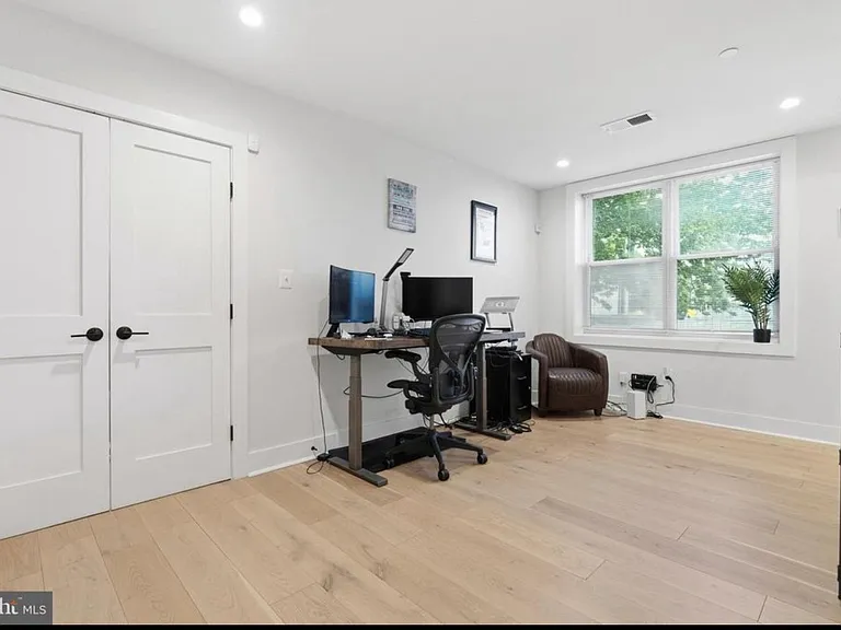 1722 W Virginia Ave NE #2A — Photo 5